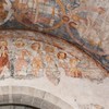 9. Apostelrække på korets vestvæg. De står med en bog i den ene hånd og den anden hånd løftet, som om de gestikulerer i samtale. Det er en illustration af apostelkoret. De illustrerer verset Te gloriosus apostolorum chorus.